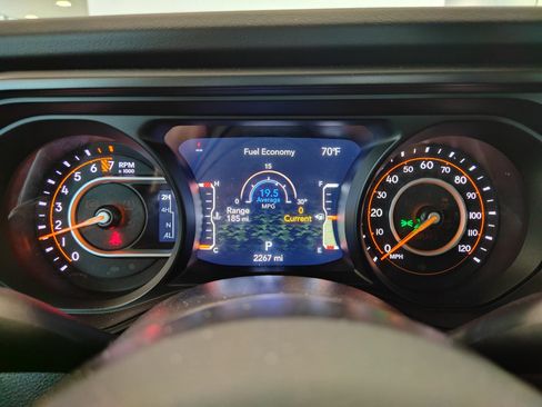 Used 2025 Jeep Gladiator Sport AWD/4WD image 16