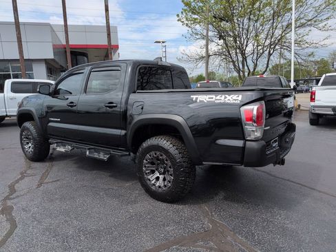 Used 2020 Toyota Tacoma TRD Off-Road image 3