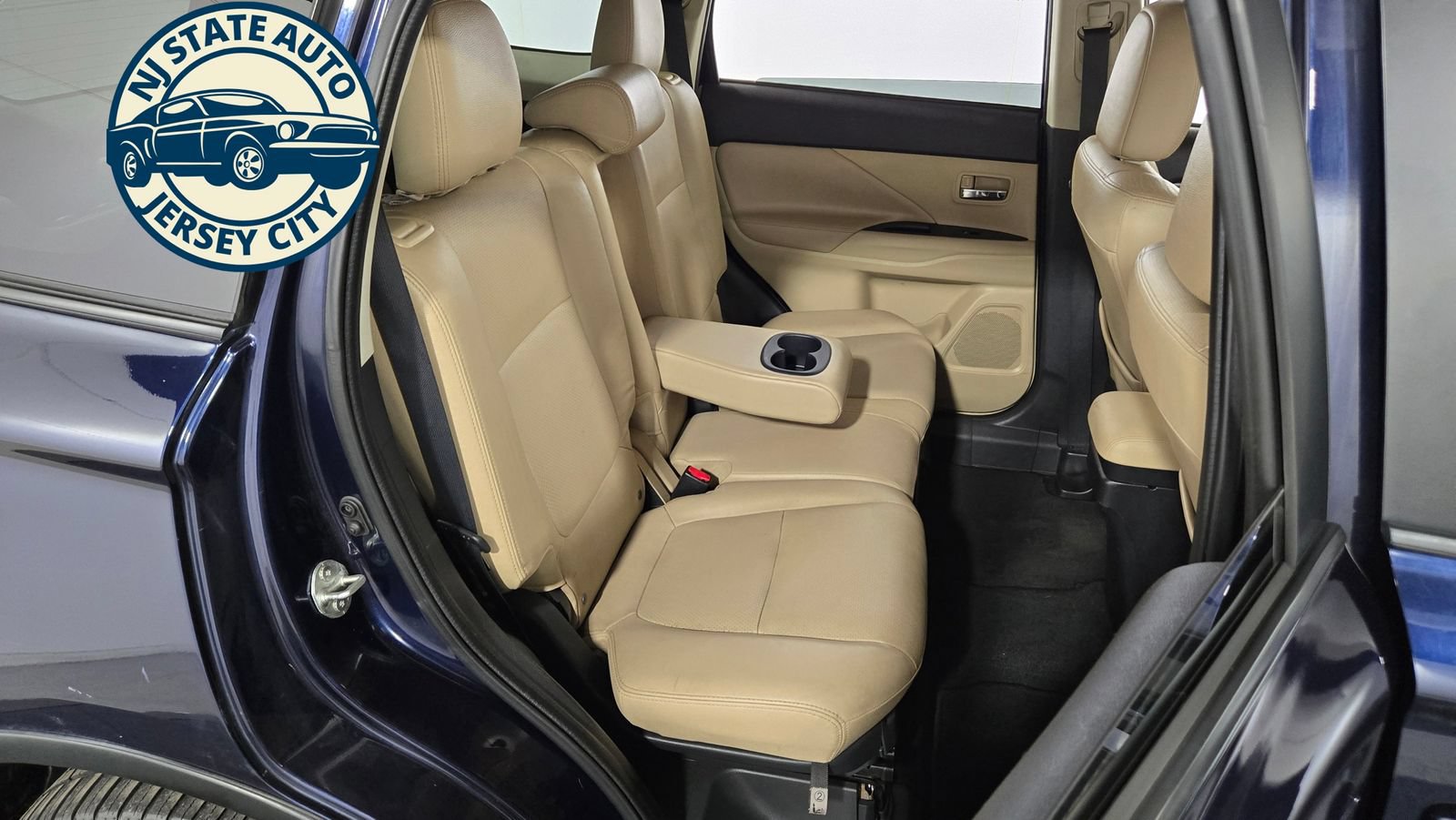 Used 2016 Mitsubishi Outlander SEL AWD/4WD image 37