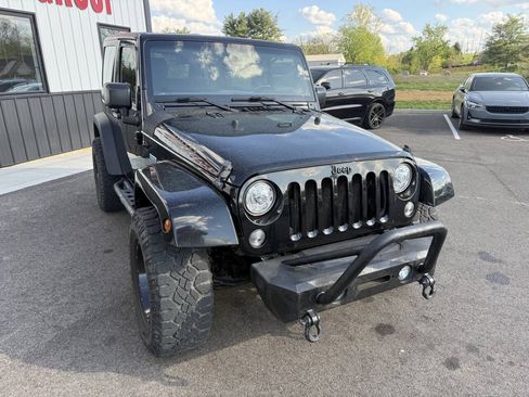 Used 2017 Jeep Wrangler Sport AWD/4WD image 4