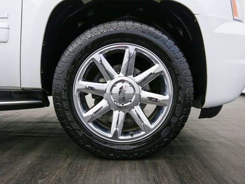 Used 2011 GMC Yukon XL Denali AWD/4WD image 46