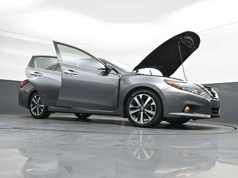 Used 2017 Nissan Altima 2.5 SR FWD image 48