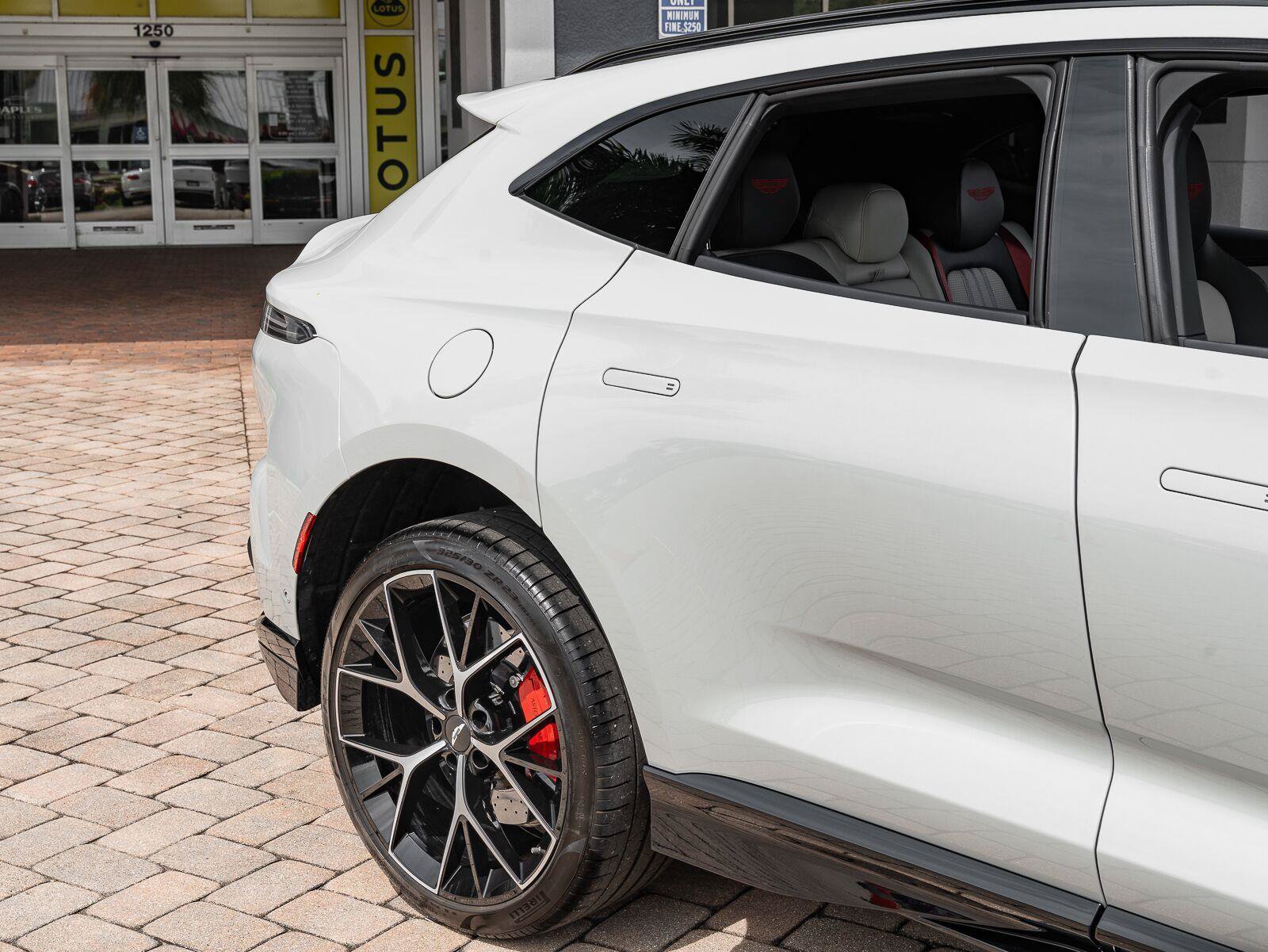 Used 2025 Aston Martin DBX 707 AWD/4WD image 15