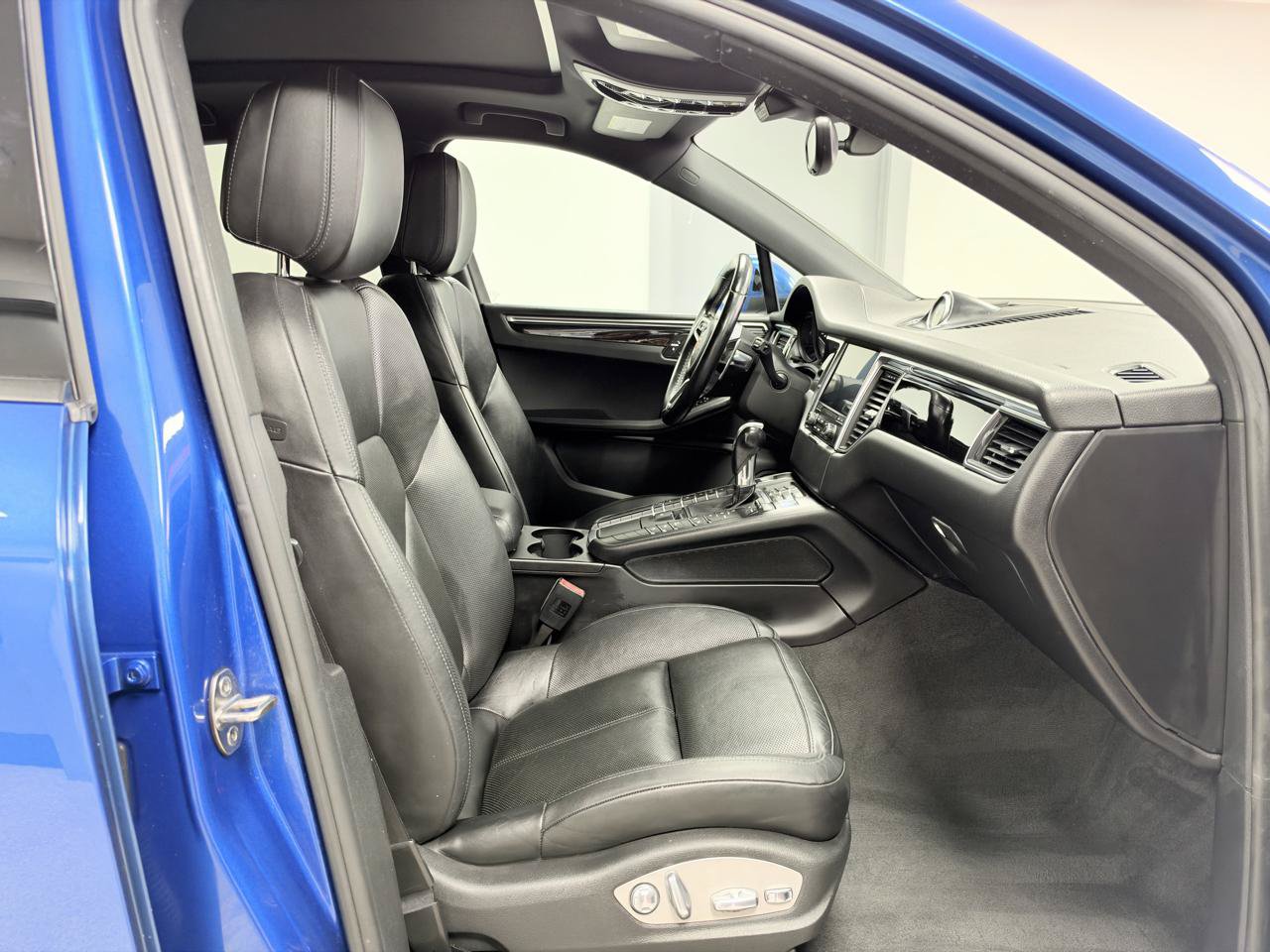 Used 2017 Porsche Macan AWD/4WD image 10