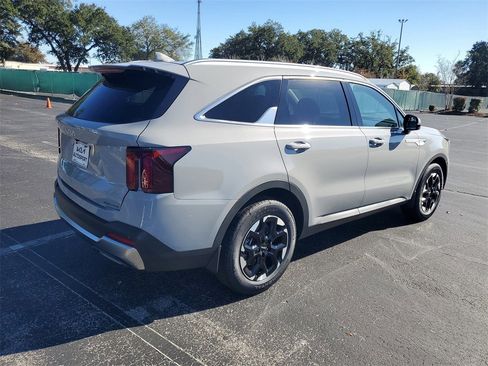 New 2026 Kia Sorento S image 4