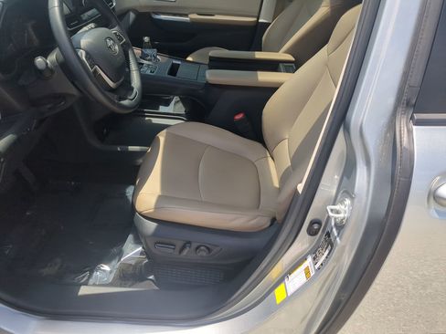 Used 2021 Toyota Sienna XLE FWD image 16