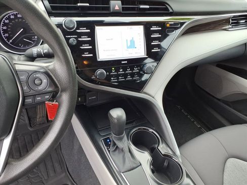 Used 2020 Toyota Camry LE FWD image 36