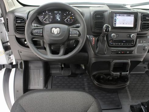 Used 2025 RAM ProMaster 2500 w/ Convenience Group image 9