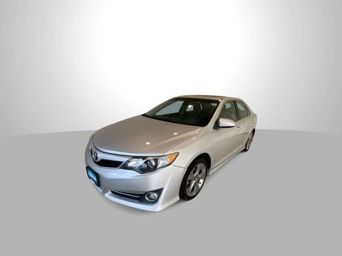 Used 2012 Toyota Camry SE FWD image 4