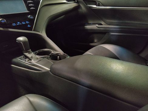 Used 2018 Toyota Camry SE FWD image 26
