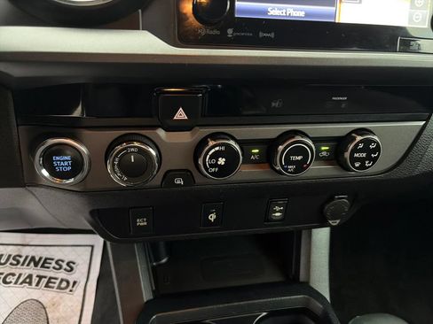 Used 2017 Toyota Tacoma TRD Off-Road w/ Tow Package (A/T) AWD/4WD image 22