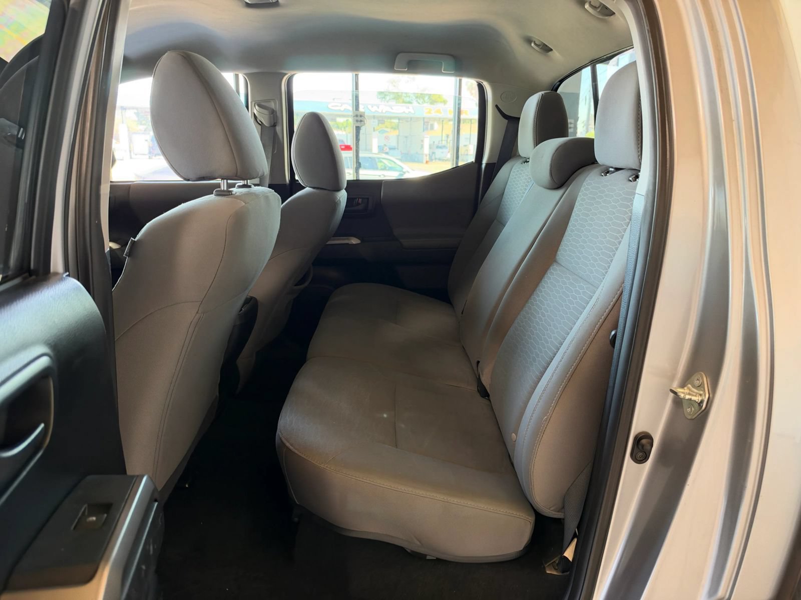 Used 2017 Toyota Tacoma SR5 w/ Tow Package RWD image 10