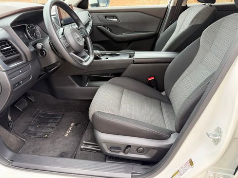 Used 2023 Nissan Rogue SV image 15