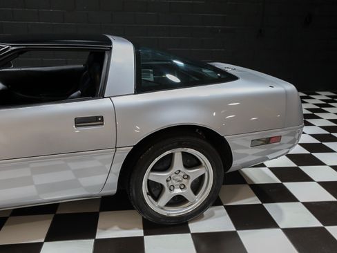 Used 1996 Chevrolet Corvette Coupe RWD image 31