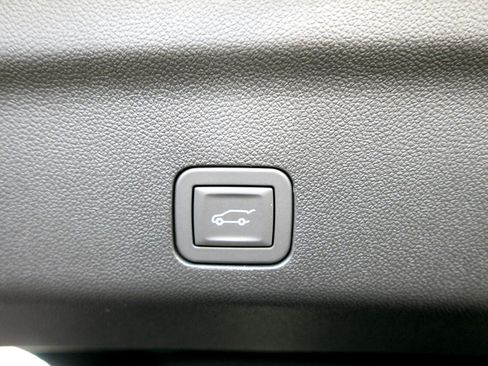 Used 2025 Chevrolet Suburban High Country image 62