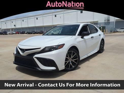 Used 2023 Toyota Camry SE image 1