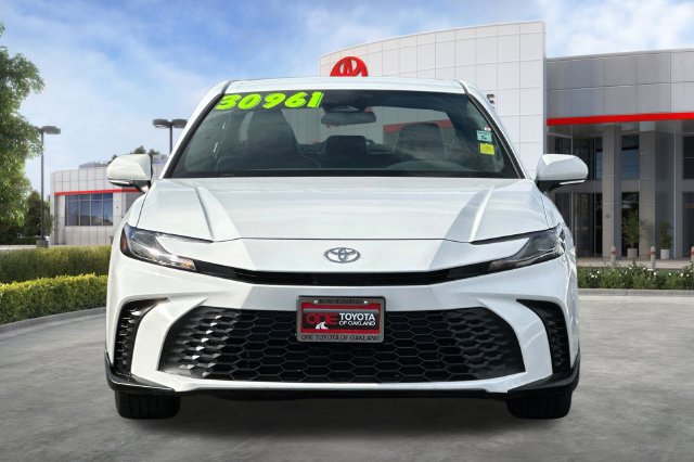 Used 2025 Toyota Camry SE FWD image 10