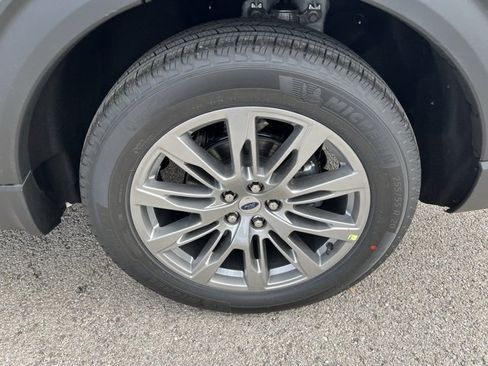 New 2025 Ford Explorer Platinum image 5