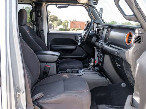 Used 2023 Jeep Gladiator Mojave AWD/4WD image 36