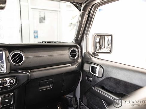 Used 2018 Jeep Wrangler Unlimited Sahara AWD/4WD image 35