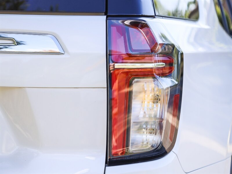 Used 2021 Chevrolet Tahoe Premier w/ Premium Package RWD image 16