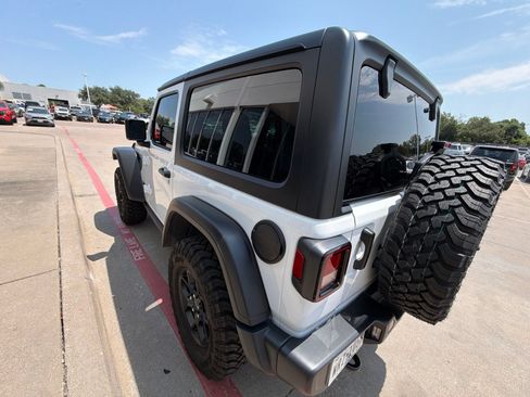 Used 2025 Jeep Wrangler Sport AWD/4WD image 5