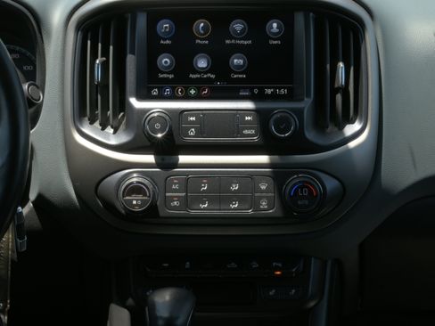 Used 2022 Chevrolet Colorado Z71 w/ Z71 Midnight Edition AWD/4WD image 16
