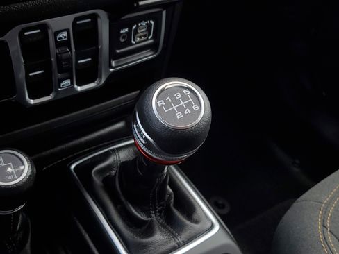 Used 2025 Jeep Wrangler Unlimited Sport AWD/4WD image 28