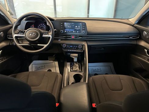 Used 2023 Hyundai Elantra SEL FWD image 9