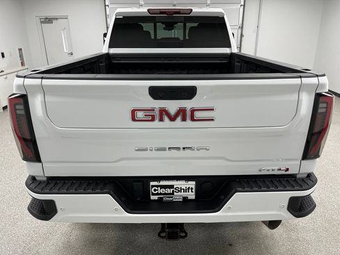 Used 2024 GMC Sierra 3500 AT4 w/ AT4 Premium Plus Package AWD/4WD image 9