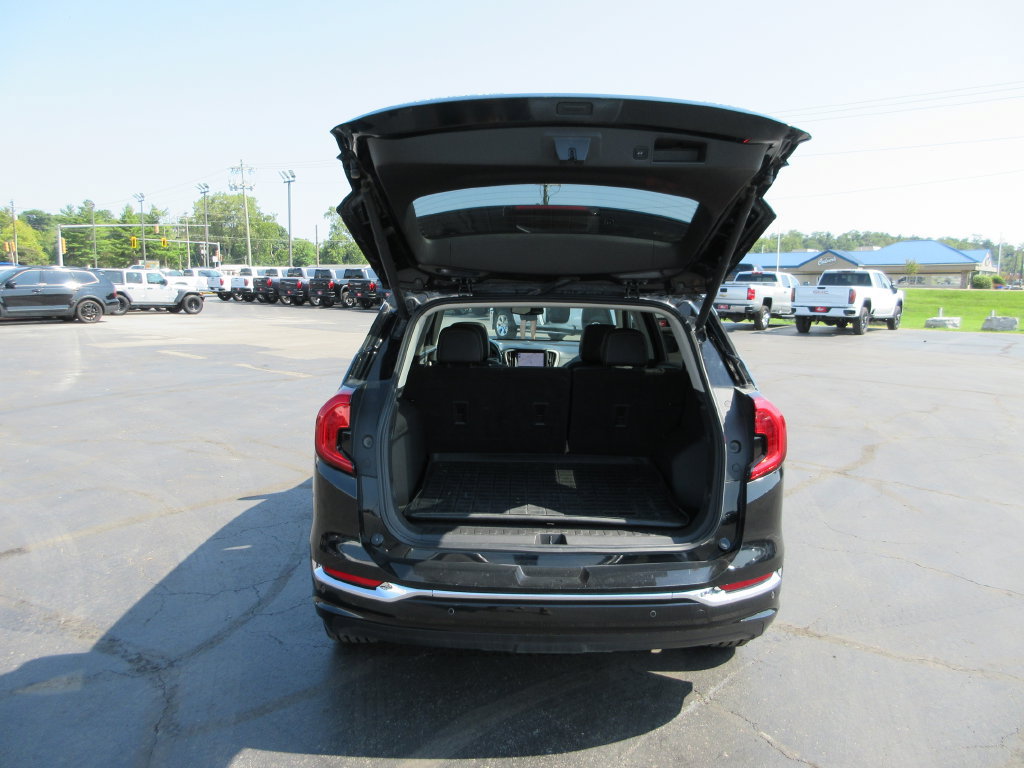 Certified 2022 GMC Terrain Denali w/ Denali Premium Package AWD/4WD image 8