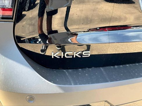 New 2025 Nissan Kicks SR image 8