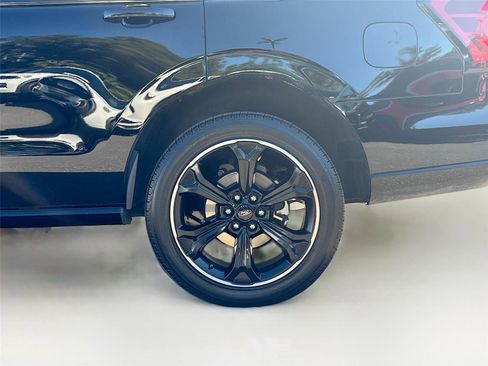 Used 2024 Ford Expedition Limited image 32