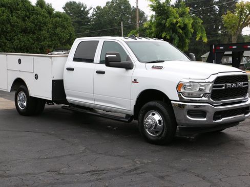 Used 2024 RAM 3500 Tradesman w/ Chrome Appearance Group AWD/4WD image 7