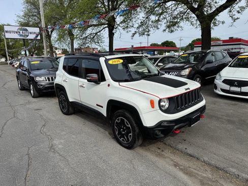 Used 2016 Jeep Renegade Trailhawk w/ Cold Weather Group AWD/4WD image 1