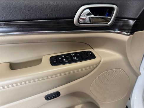 Used 2019 Jeep Grand Cherokee Limited AWD/4WD image 12