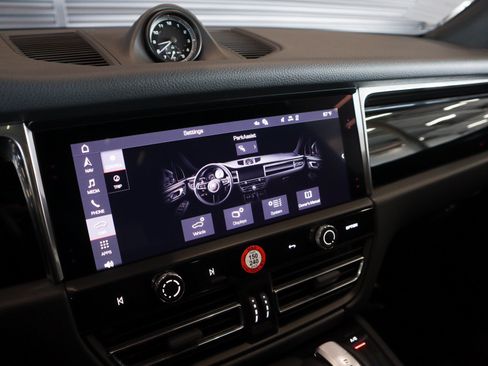 Certified 2026 Porsche Macan AWD/4WD image 20
