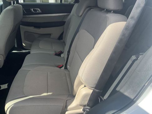 Used 2019 Ford Explorer XLT AWD/4WD image 7