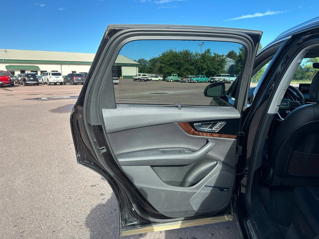 Used 2017 Audi Q7 3.0T Prestige w/ Prestige Package AWD/4WD image 21
