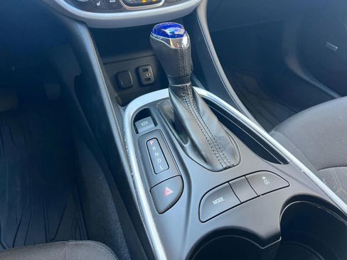 Used 2017 Chevrolet Volt LT w/ Comfort Package image 18