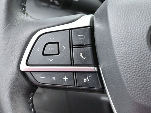 Used 2022 Toyota Highlander XLE AWD/4WD image 18