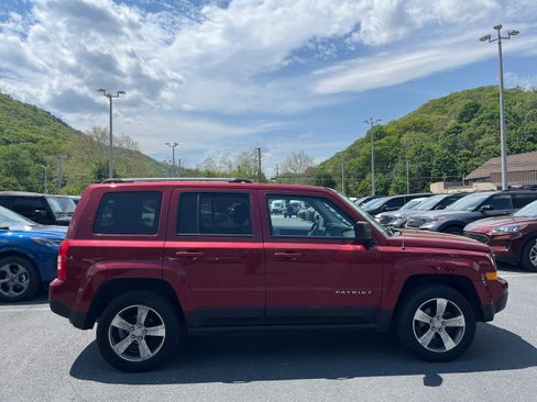 Used 2017 Jeep Patriot High Altitude AWD/4WD image 4