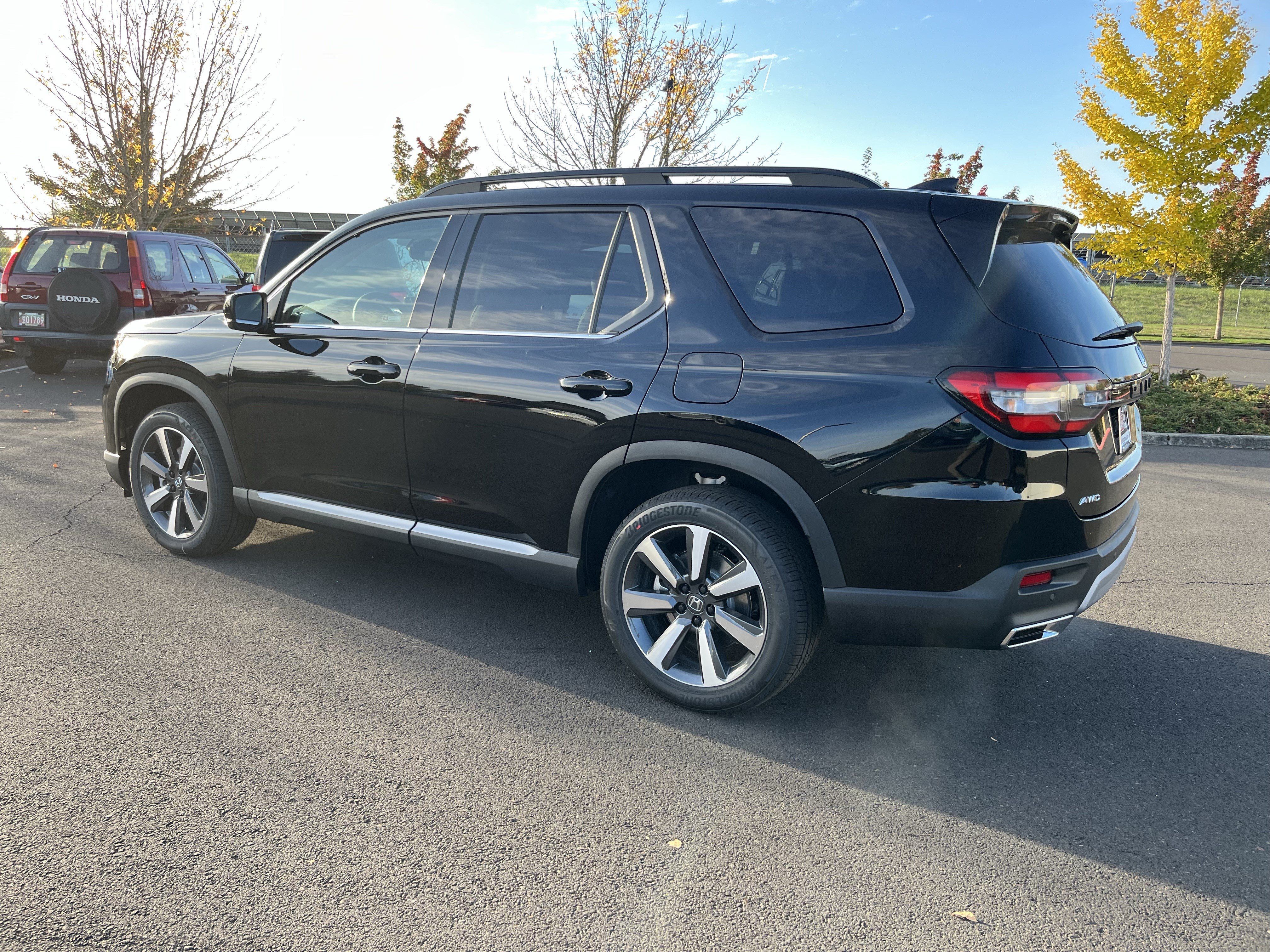 New 2025 Honda Pilot Touring image 3