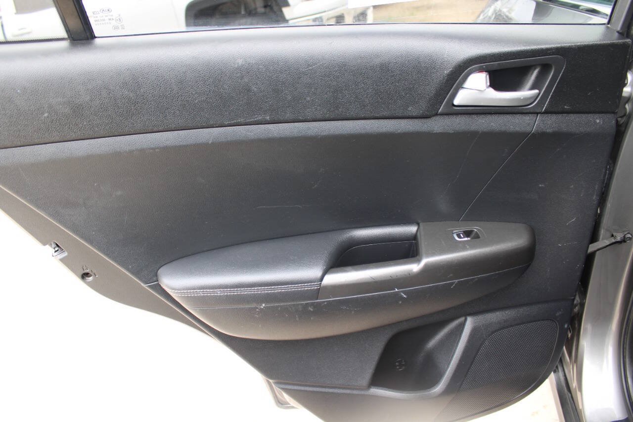 Used 2018 Kia Sportage LX AWD/4WD image 15