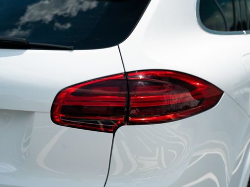 Used 2015 Porsche Cayenne Turbo AWD/4WD image 13