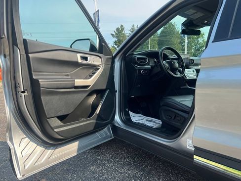 Certified 2023 Ford Explorer XLT w/ Equipment Group 202A AWD/4WD image 9