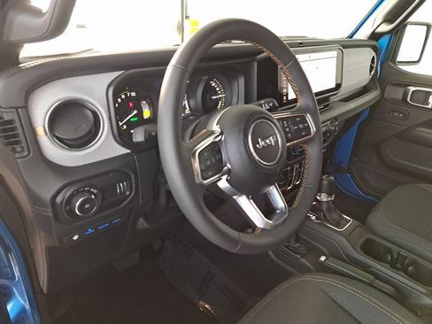 Used 2024 Jeep Wrangler Unlimited Sahara image 8