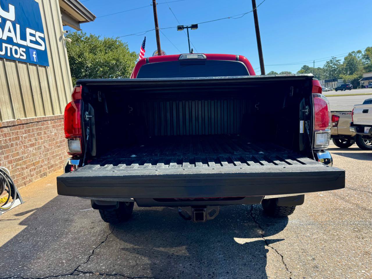 Used 2019 Toyota Tacoma SR5 AWD/4WD image 11