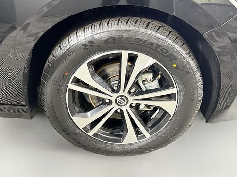 Used 2025 Nissan Sentra SV image 32