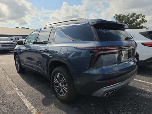 Used 2025 Chevrolet Traverse LT FWD image 5